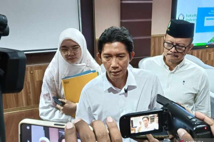 Dekan Fakultas Kedokteran Universitas Diponegoro Semarang dokter Yan Wisnu Prajoko. (Zuhdiar Laeis/Antara) - Image