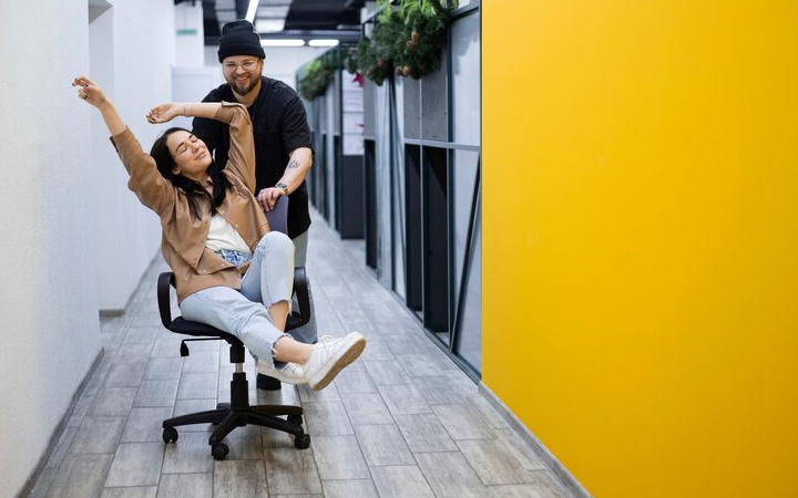 ilustrasi seseorang yang selalu ceria/ Sumber foto: Freepik - Image