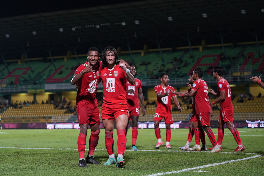 Para pemain Malut United saat meraih kemenangan atas Kedah FC Malaysia dalam laga uji coba di Kedah./Liga Indonesia Baru - Image