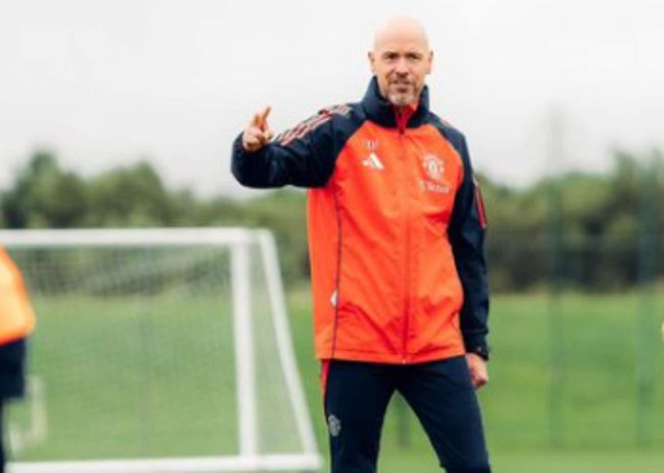 Erik ten Hag memberi pembelaan soal kekalahan Manchester United menghadapi liverpool di Old Trafford. (instagram @manchesterunited) - Image