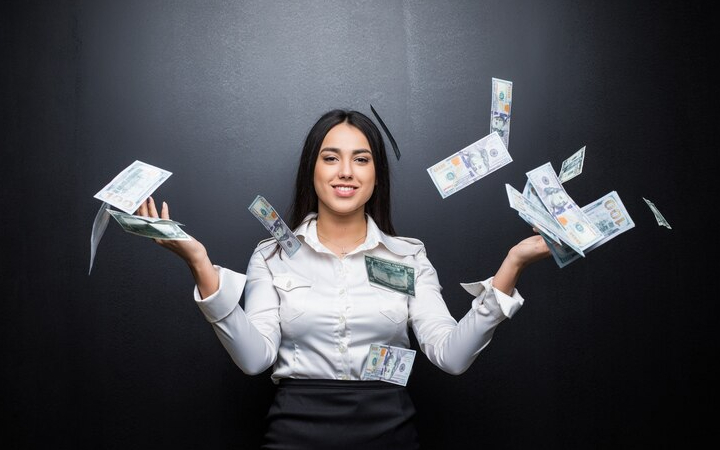 ilustrasi seseorang yang berhasil panen rezeki/ Sumber foto: Freepik - Image