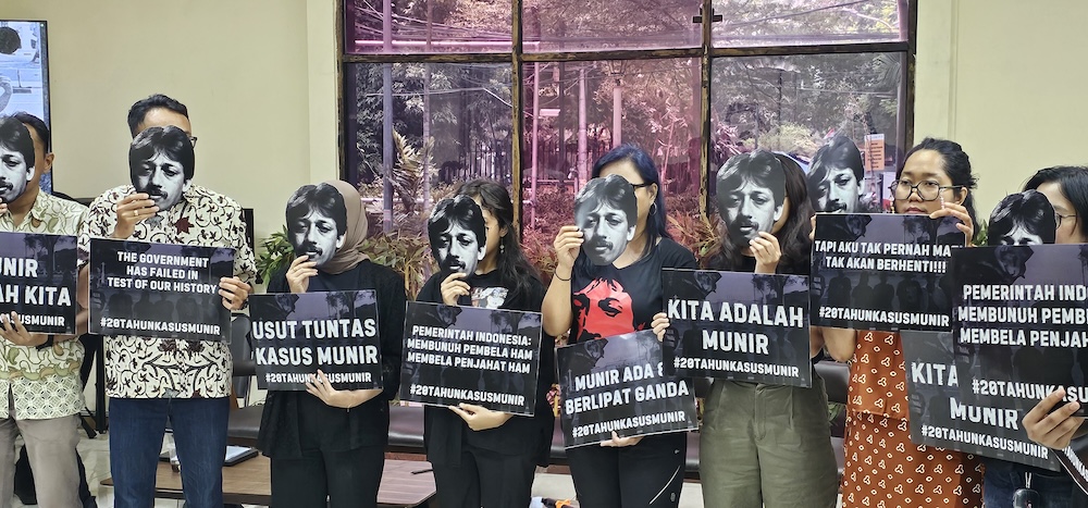 Peringatan 20 tahun kasus pembunuhan HAM Munir di kantor Yayasan Lembaga Bantuan Hukum Indonesia (YLBHI), Jalan Diponegoro, Jakarta Pusat, Kamis (5/9). (Ridwan/JawaPos.com) - Image