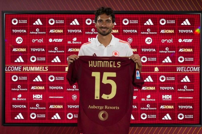 Bek asal Jerman Mats Hummels resmi gabung AS Roma dengan status bebas transfer pada Kamis (05/9/2024). (ANTARA/HO-ASRoma) - Image