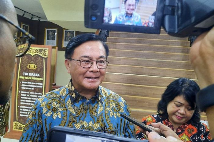 Ketua Harian Kompolnas Benny Mamoto dan Anggota Kompolnas Poengky Indarti. (Laily Rahmawaty/Antara) - Image