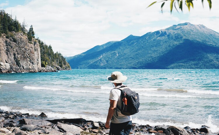 Ilustrasi manusia patah hati kembali berhubungan dengan alam./(Unsplash.com/ManuRos) - Image