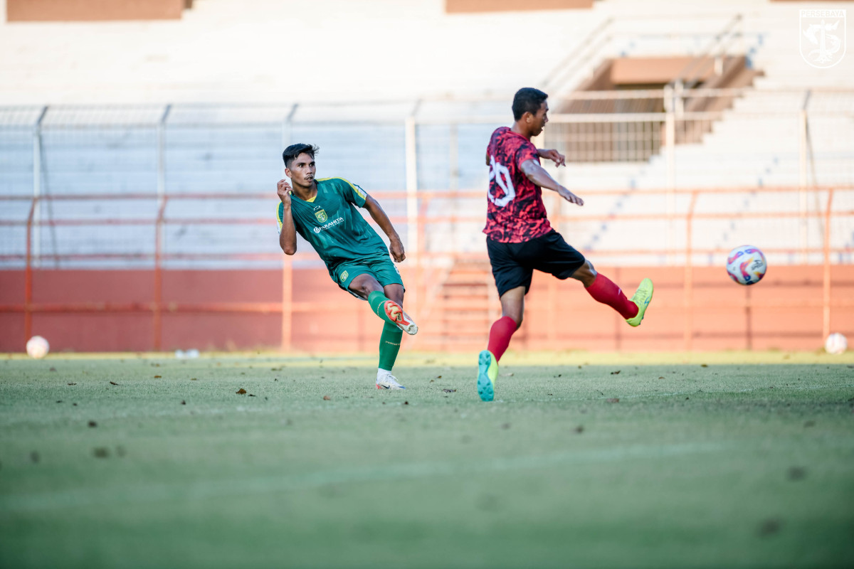 Penyerang Persebaya, Rizky Dwi Pangestu mencetak gol ke gawang Maestro FC. (Persebaya) - Image