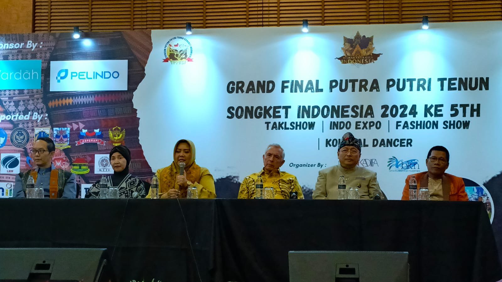 KADIIFA bersama Yayasan Putra Putri Tenun & Songket Indonesia menggelar pemilihan Putra Putri Tenun dan Songket. (Istimewa) - Image