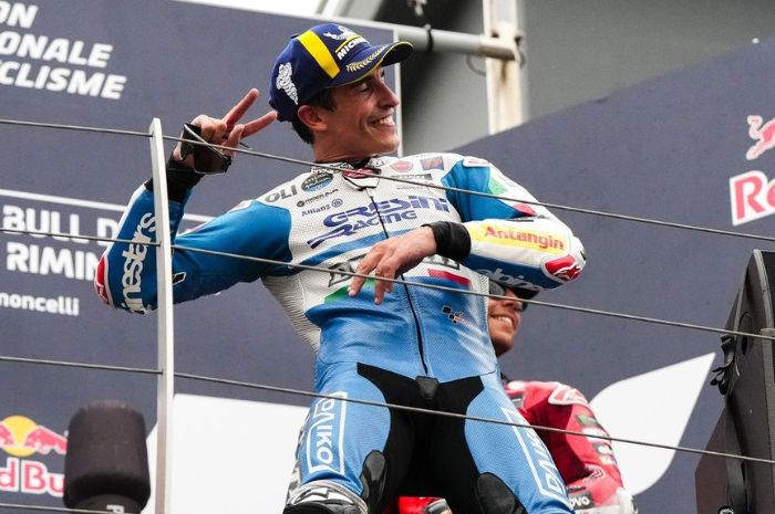 Marc Marquez merayakan momen kemenangannya di MotoGP San Marino 2024. (Instagram/@marcmarquez93) - Image