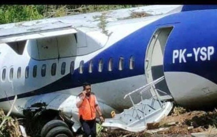 Pesawat Trigana Air PK-YSP jenis ATR 42 seri 500 gagal lepas landas di Bandar Udara (Bandara) Stevanus Rumbewas Serui, Yapen, Papua, Senin (9/9) pukul 10.40 WIT. (Kemenhub/Antara) - Image
