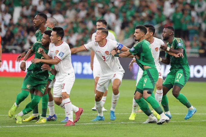 Kapten Timnas Indonesia Jay Idzes tunjukkan kemampuannya dalam memimpin skuad Garuda, baik di dalam maupun di luar lapangan. (Instagram/@jayidzes) - Image
