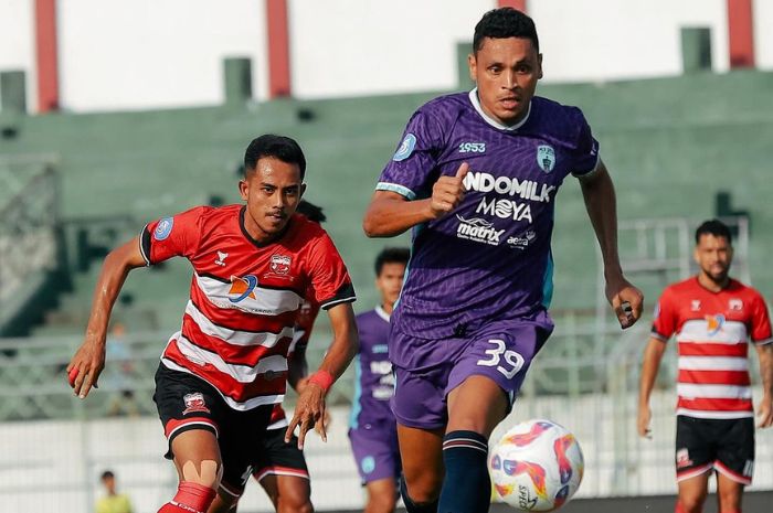 Persita Tangerang punya rekor buruk ketika menghadapi Persebaya Surabaya, dua kali dibantai dengan skor besar. (Instagram @persita.official) - Image