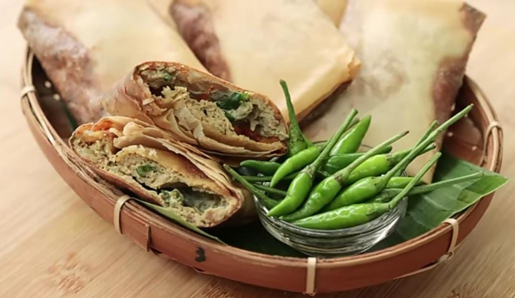Resep martabak telur./Tangkap Layar Youtube Devina Hermawan - Image