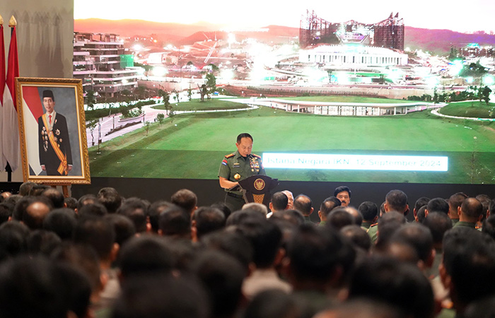 Panglima TNI Jenderal Agus Subiyanto saat memberikan arahan para panglima kotama dan komandan satuan TNI- Polri di IKN pada Kamis (12/9). (Puspen TNI) - Image