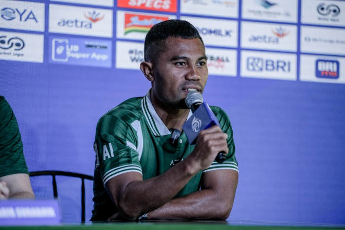Ardi Idrus berharap tuah Stadion Kapten I Wayan Dipta untuk hasil positif bagi Persebaya Surabaya di Liga 1 Indonesia 2024/2025. (Media Persebaya) - Image