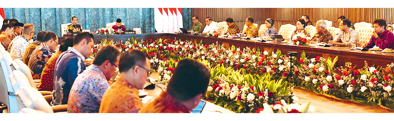 RAPAT PAMUNGKAS: Presiden Joko Widodo didampingi Wakil Presiden Ma - Image