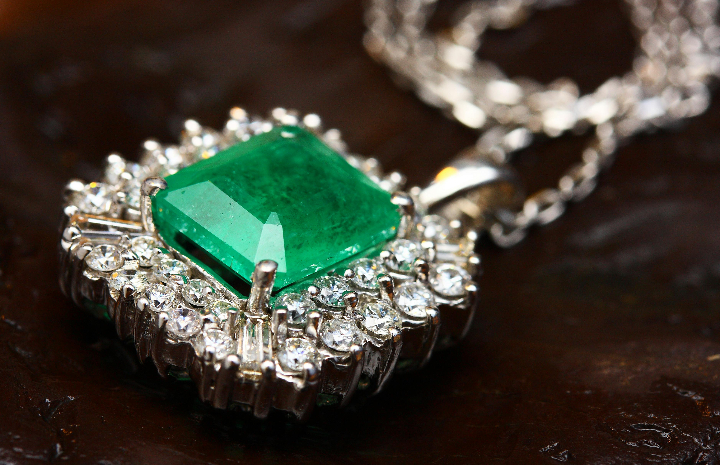 Ilustrasi Birthstone atau Batu Kelahiran. (pexels/Engin Akyurt ) - Image