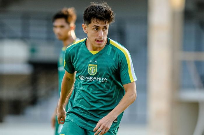 Menanti aksi magis Francisco Rivera bagi Persebaya Surabaya saat menghadapi Persita Tangerang di Liga 1 Indonesia 2024/2025. (Instagram/@officialpersebaya) - Image