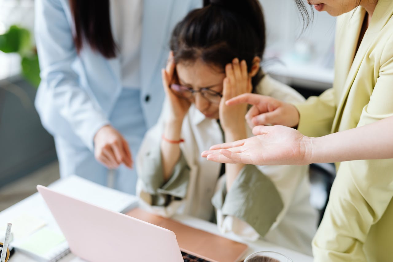 prilaku yang menunjukkan seseorang dieksploitasi karena terlalu baik menurut Psikologi./Pexels/ Karolina Kaboompics - Image