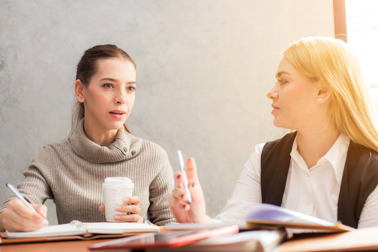 kepribadian orang yang suka mendominasi dalam percakapan menurut Psikologi./Pexels/ Tirachard Kumtanom - Image