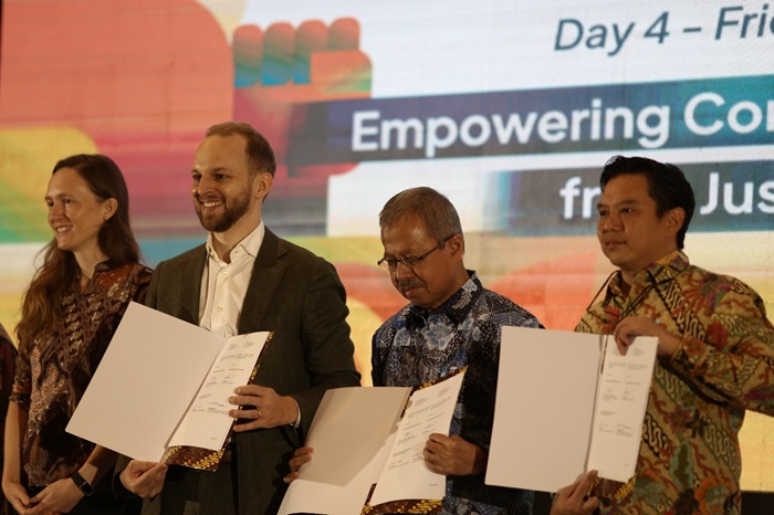 Acara ISEW 2024 hari ke-empat merayakan penandatanganan perjanjian kerja sama antara GIZ dan sejumlah mitra a.l IPB, Fresh Factory, dan NusaTuna. (istimewa) - Image