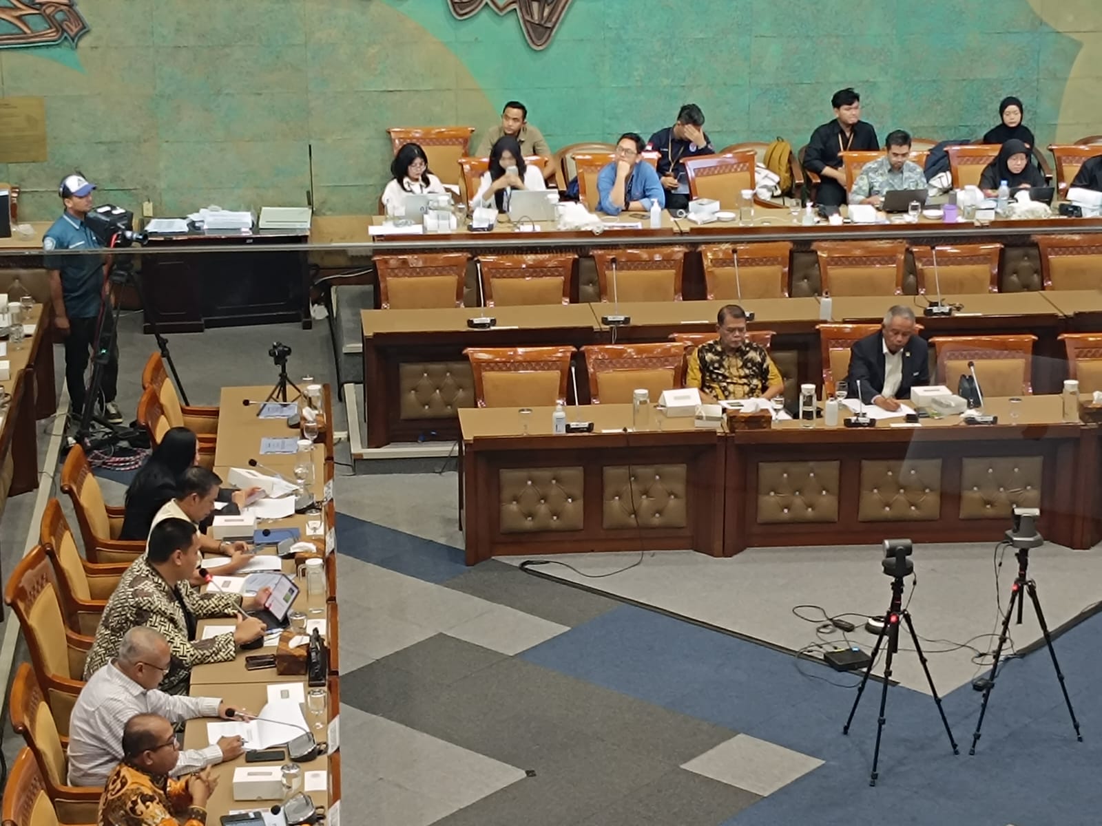 Kemenpora dan PSSI menjalani rapat kerja persetujuan naturalisasi Mees Hilgers dan Eliano Reijnders. (Dimas Ramadhan/JawaPos.com) - Image