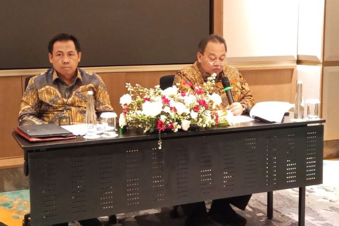Jubir Mahkamah Agung (MA) Suharto (kanan) saat konferensi pers di Jogjakarta, Selasa (17/9). (Luqman Hakim/Antara) - Image