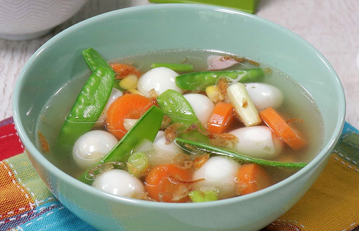 Saran penyajian sayur sop telur puyuh. (Pinterest/ Endeus TV) - Image