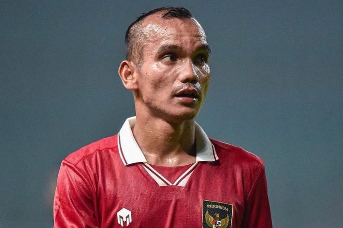 Riko Simanjuntak, mantan bintang Semen Padang, punya hobi biliar di luar karier profesionalnya sebagai pemain sepak bola Persija Jakarta. (Instagram/@riko.smnjuntak) - Image