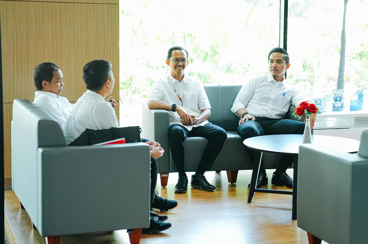 Ketua Umum PSI Kaesang Pangarep mendatangi Gedung KPK, Jakarta, Selasa (17/9/2024). Kedatangan Kaesang untuk mengklarifikasi sejumlah hal yang menjadi polemik. (Istimewa) - Image