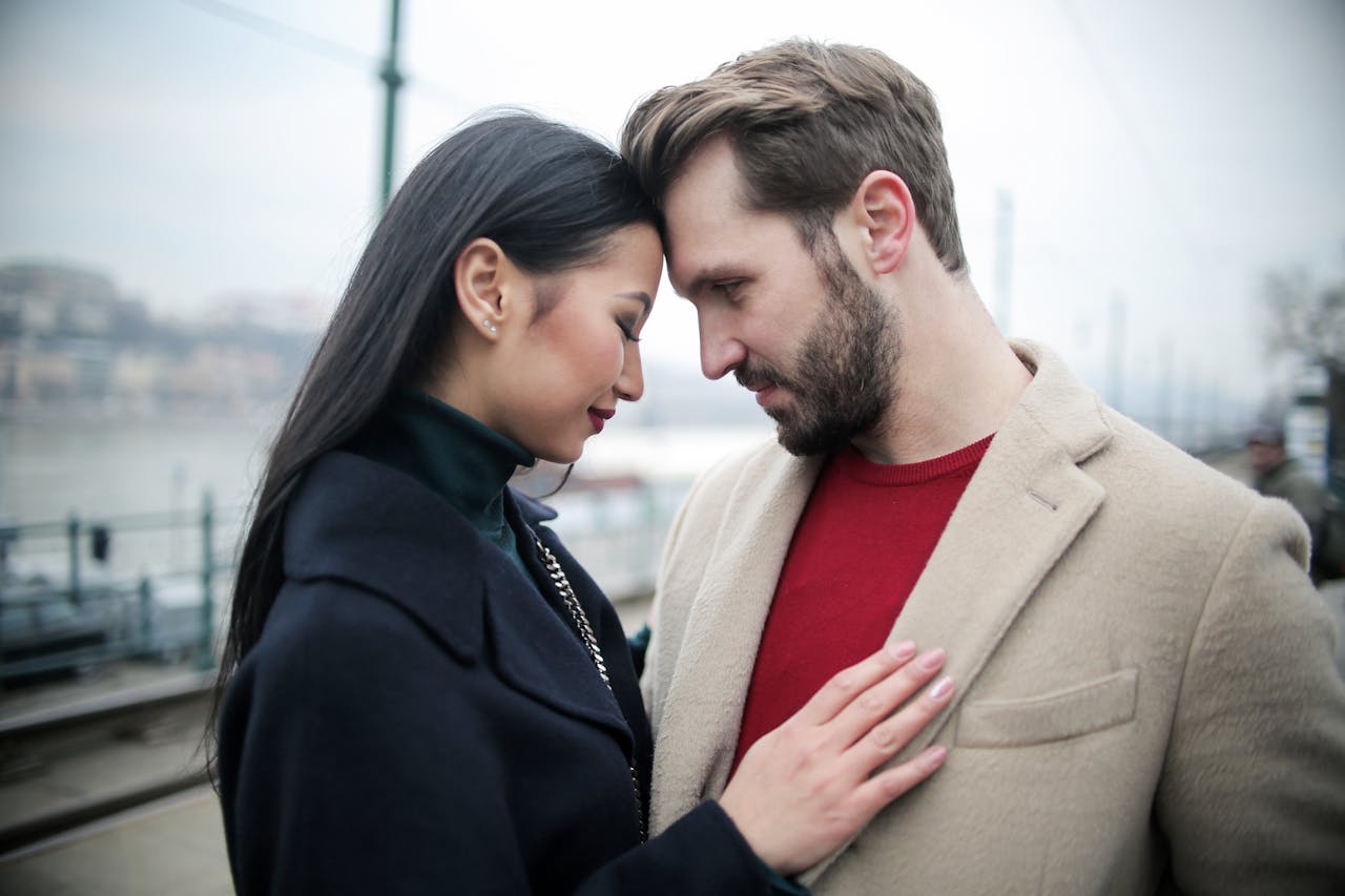Zodiak perempuan yang lebih menyukai pria dewasa./pexels.com - Image