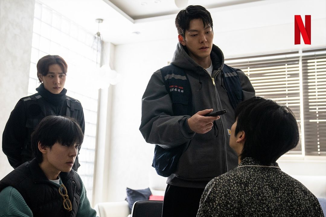 Aksi Kim Woo-bin di Film Officer Black Belt. (Foto: Instagram @netflixkr) - Image