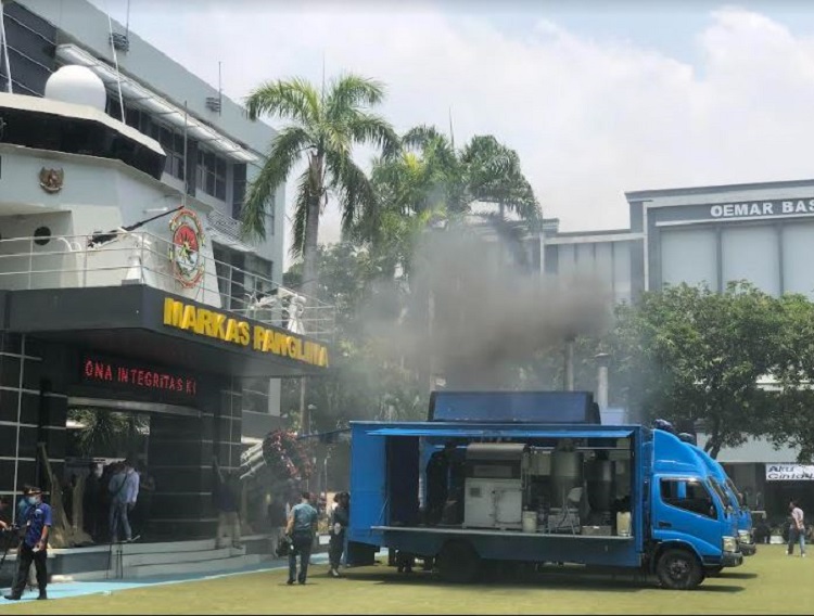 Pemusnahan puluhan kilogram sabu dan kokain yang diamankan oleh Koarmada RI dan jajaran. (Syahrul Yunizar/JawaPos.com) - Image