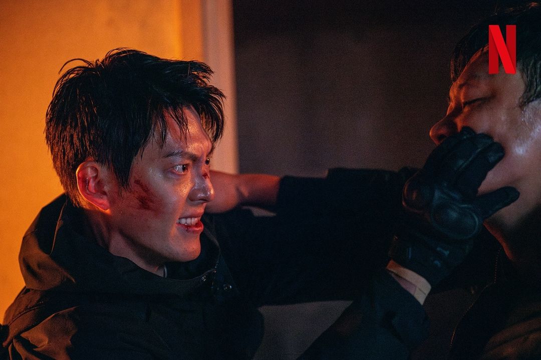 Aksi Kim Woo-bin di Film Officer Black Belt. (Instagram @netflixkr) - Image