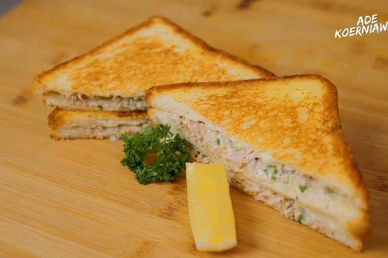 Sandwich Tuna Mayo. (YouTube/Ade Koerniawan) - Image