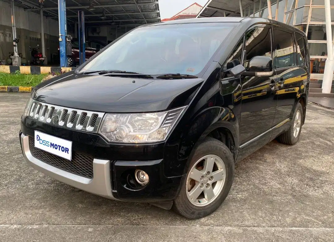 Mitsubishi Delica sekarang harganya murah banget. (OLX) - Image