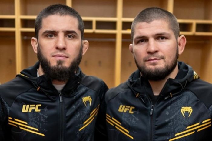Islam Makhachev (kiri) punya peluang lampaui rekor legendaris dari Khabib Nurmagomedov. (Instagram/@islam_makhachev) - Image