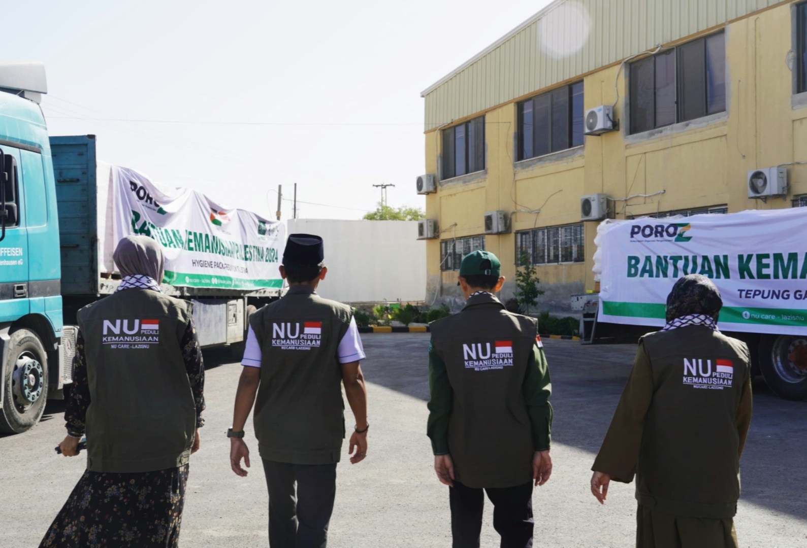 Kontainer bantuan masyarakat Indonesia melalui Lazisnu dan Poroz diberangkatkan menuju Palestina melalui Yordania. (Dokumentasi Lazisnu) - Image