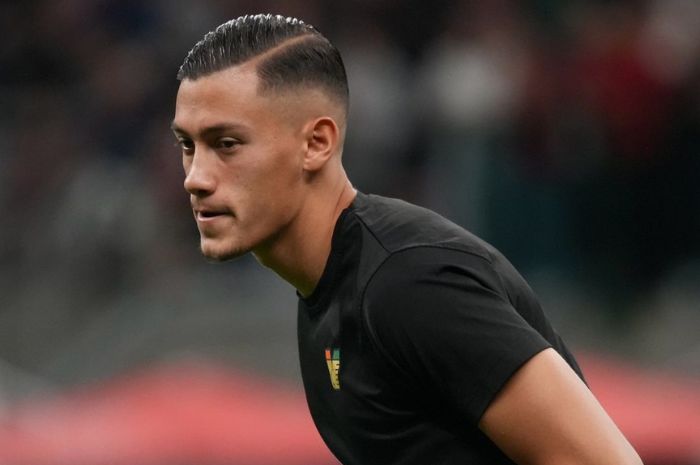 Jay Idzes tampil prima bersama Venezia untuk raih kemenangan pertama di Serie A musim ini. (Instagram/@veneziafc) - Image