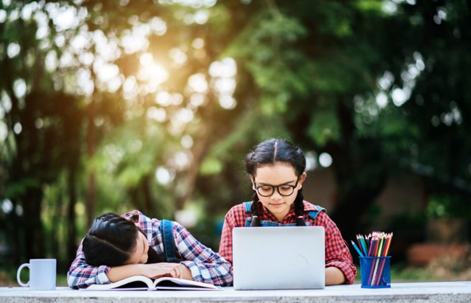 Ilustrasi siswa yang melakukan kebiasaan belajar lebih efektif. (Freepik) - Image