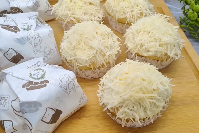Cheese Bread Roti Viral yang Lezat. (Tangkapan Layar YouTube: CR COOK) - Image