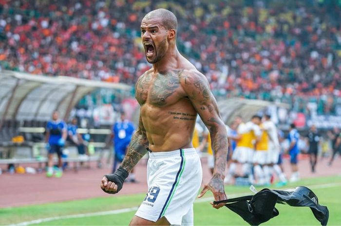 David da Silva jadi top skor El Clasico Indonesia yang siap bombardir gawang Persija Jakarta di Liga 1 Indonesia 2024/2025. (Instagram/@davidasilva14) - Image