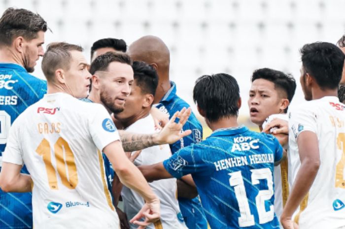Duel sengit El Clasico Indonesia akan mempertemukan Persib Bandung vs Persija Jakarta di pekan keenam Liga 1 Indonesia 2024/2025. (Instagram/@persija) - Image