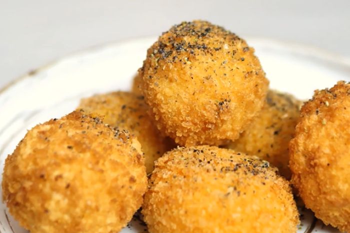 Tampilan resep potato cheese ball praktis./Tangkap Layar Youtube Ade Koerniawan. - Image