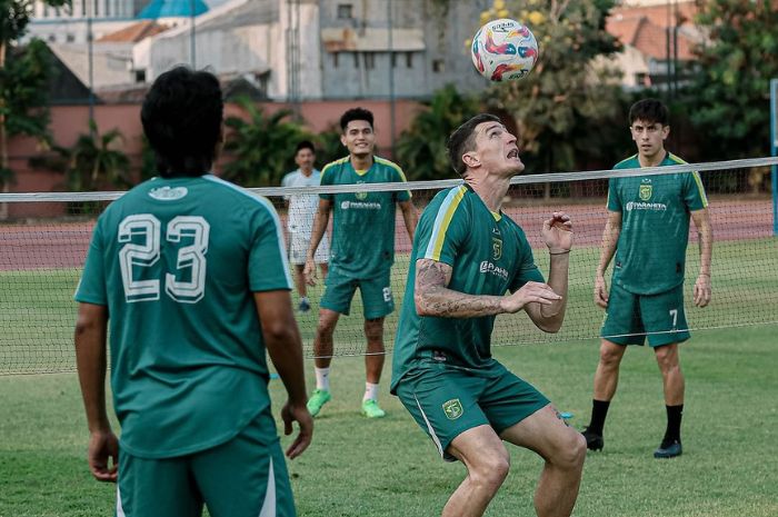 Persebaya Surabaya punya segala formula yang dibutuhkan untuk jadi juara Liga 1 Indonesia setelah penantian 20 tahun. (Instagram/@officialpersebaya) - Image