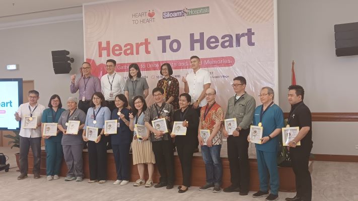 Dalam rangka menjelang Hari Jantung Dunia yang pada 29 September mendatang, Siloam Hospital Lipo Village mengadakan gathering bersama 45 eks pasien jantung yang sudah sembuh. (Royyan/ JawaPos.com) - Image