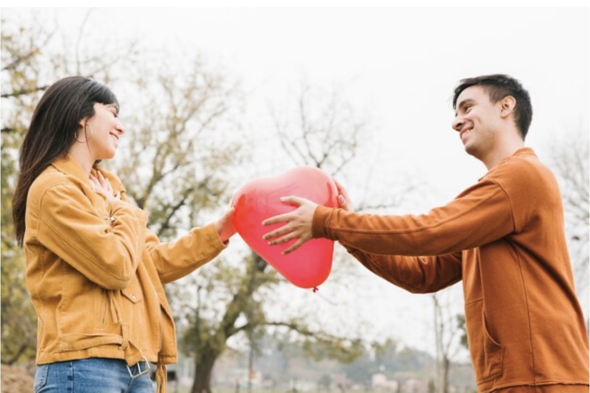 Hal-Hal Kecil yang bikin hubungan awet. (Freepik) - Image