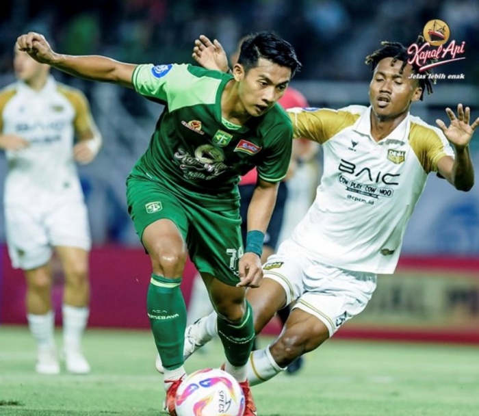 Persebaya Surabaya ditahan imbang Dewa United dan masih terhindar dari kekalahan di Liga 1 Indonesia musim ini. (Instagram/@officialpersebaya) - Image
