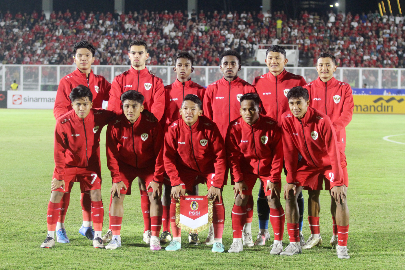 Sejumlah pesepak bola Timnas Indonesia U-20 pada laga melawan Timnas Yaman U20 pada Kualifikasi Piala Asia U-20 2025 Grup F di Stadion Madya Gelora Bung Karno, Jakarta, Minggu (29/9/2024). (Dery Ridwansah/ JawaPos.com) - Image