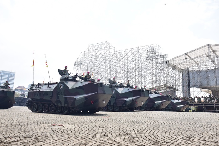 Prajurit TNI melakukan gladi upacara dan kegiatan lainnya di Lapangan Silang Monumen Nasional (Monas), Jakarta Pusat. (Korps Marinir) - Image