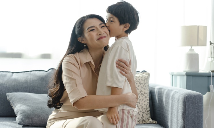 Inilah 8 Tanda Anda Tumbuh Besar dengan Ibu yang Suka Berkorban, Menurut Psikologi. (Freepik) - Image